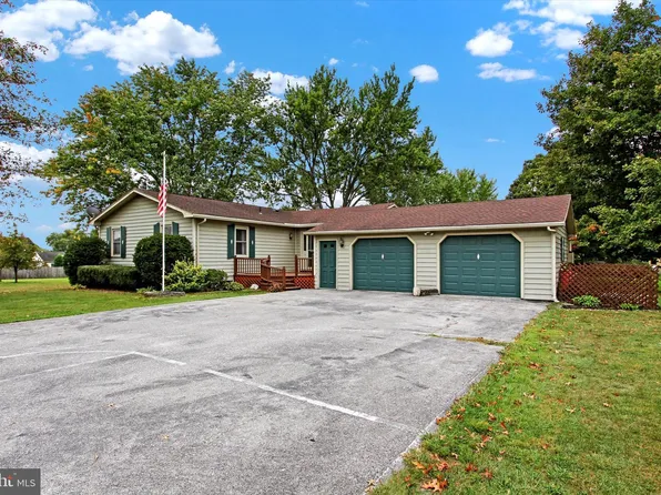 883 Sherman Dr, Gettysburg, PA 17325