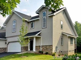 167 Towne Place Dr, Hendersonville, NC 28792