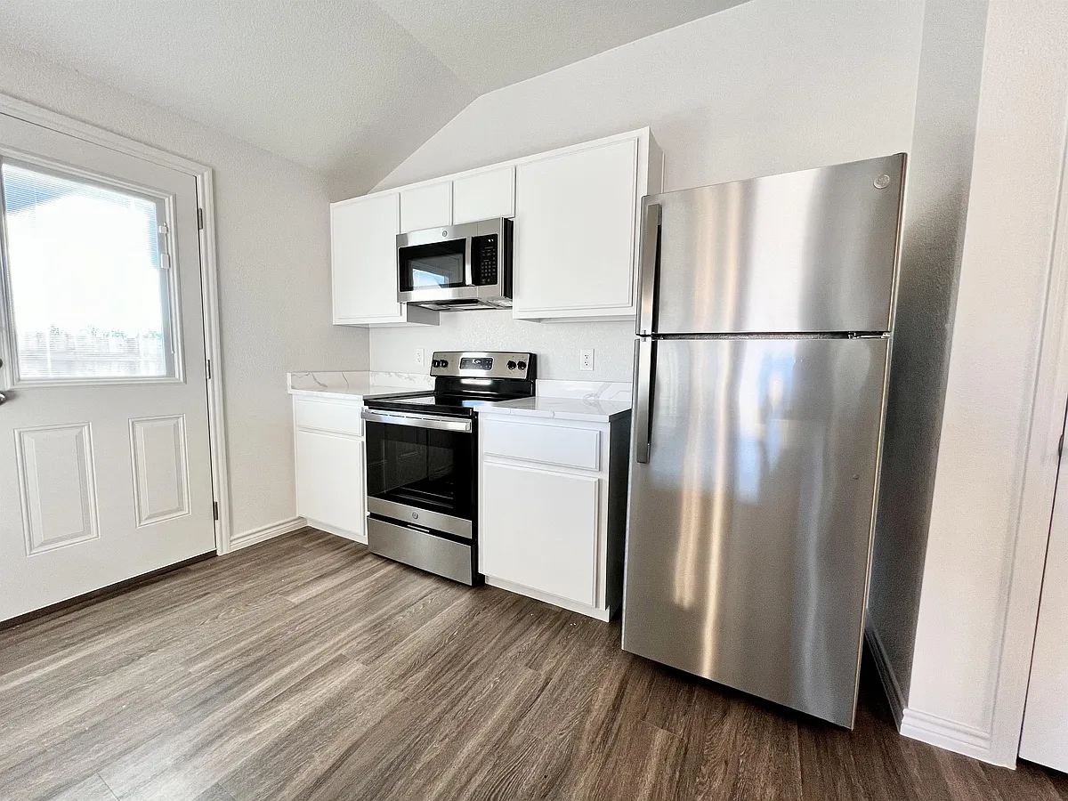 Building Photo - 126 Dolphin Dr #B