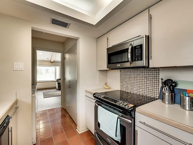 1623 Wisteria Way — Photo 8