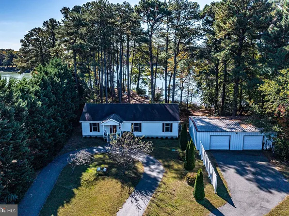 160 Spriggs Ln, Reedville, VA 22539