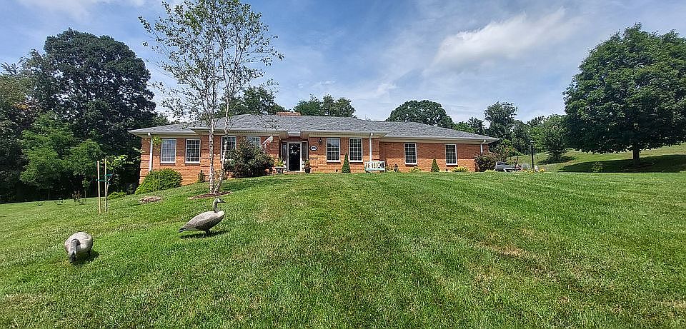 1st image of 123 Fairview Dr