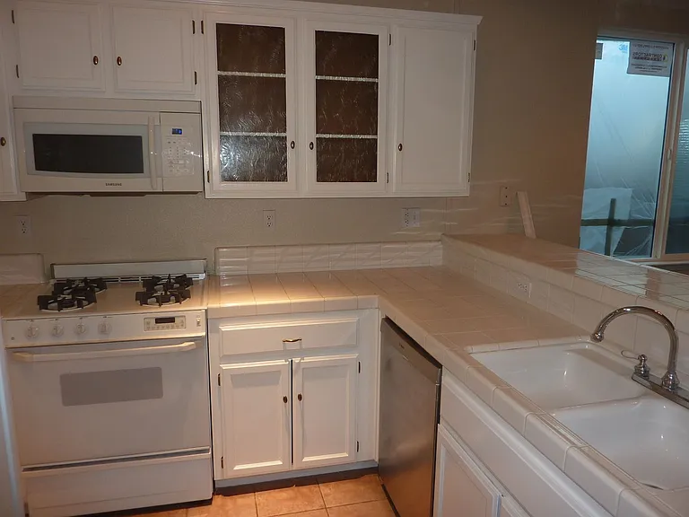 140 Oxburough Dr — Photo 2