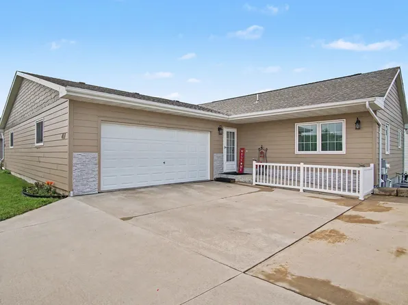411 Cypress Cir, Harrisburg, SD 57032