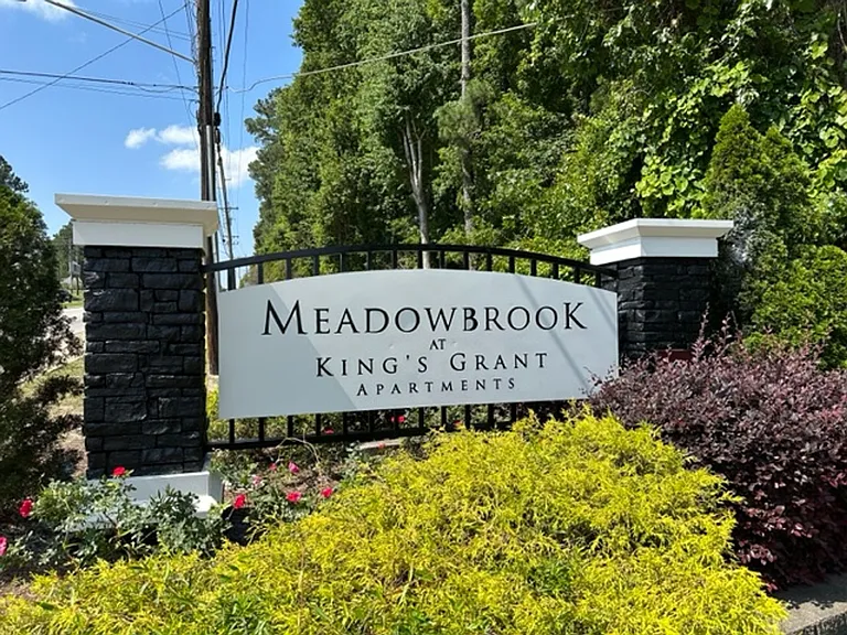 Meadowbrook Luxury Apartments — Photo 21