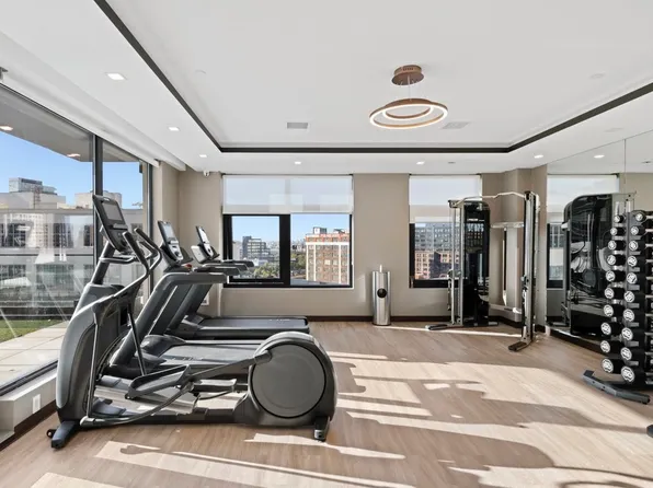 27-19 Thomson Avenue image 8 of 12