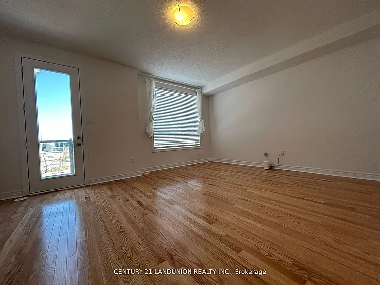 111 Mumbai Dr — Photo 26