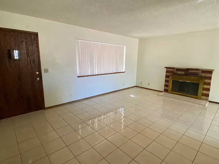 16463 Solvang Ave — Photo 7