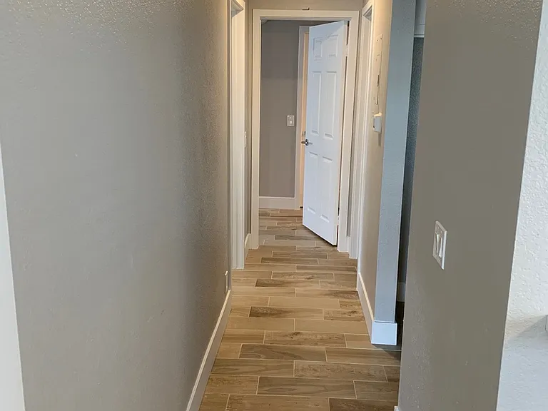 642 W. Maple Ave. Apts. — Photo 9