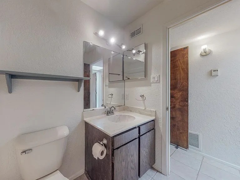 2401 San Patricio Plz — Photo 14