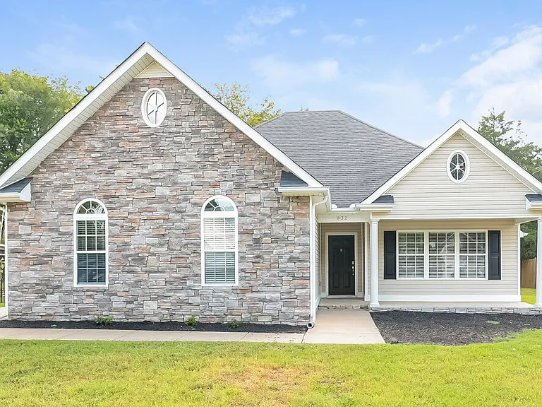 832 Hammersmith Dr — Photo 1
