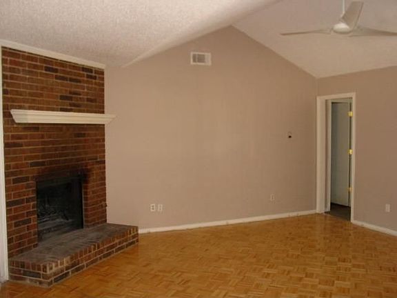 5th image of 327 Bryant Ln