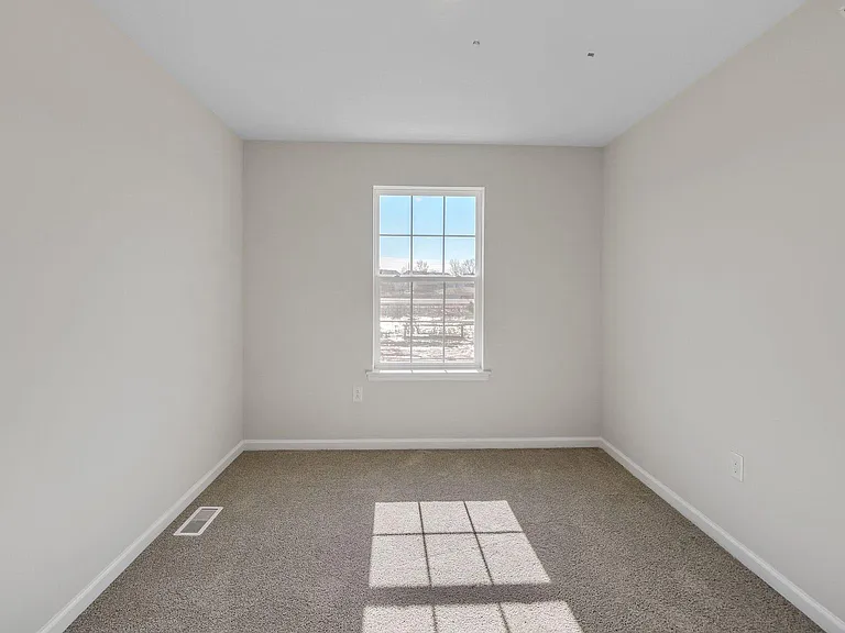 178 Bell Ct — Photo 45