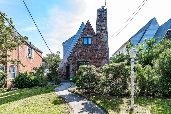 Sold by ERA Top Service Realty, Inc. | media 3