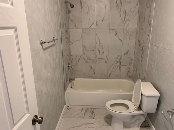 4th image of 1555 Park St NE