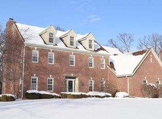 18210 Kestrel Ct, Brookfield, WI 53045