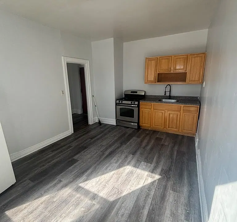 759 Chancellor Ave #1B