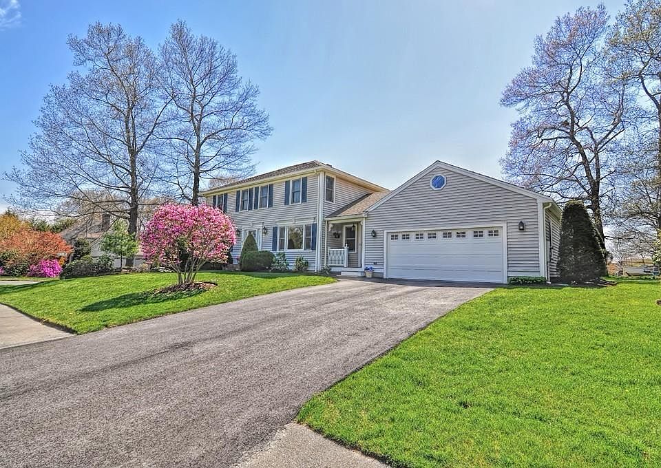 1st image of 40 Erica Dr