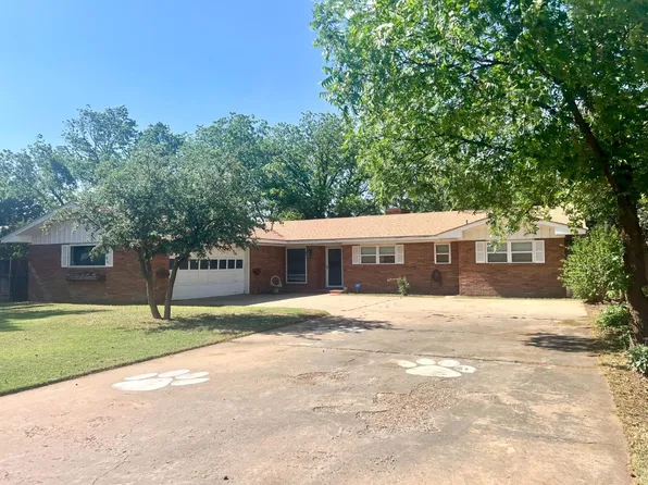 2412 N 3rd St, Tahoka, TX 79373