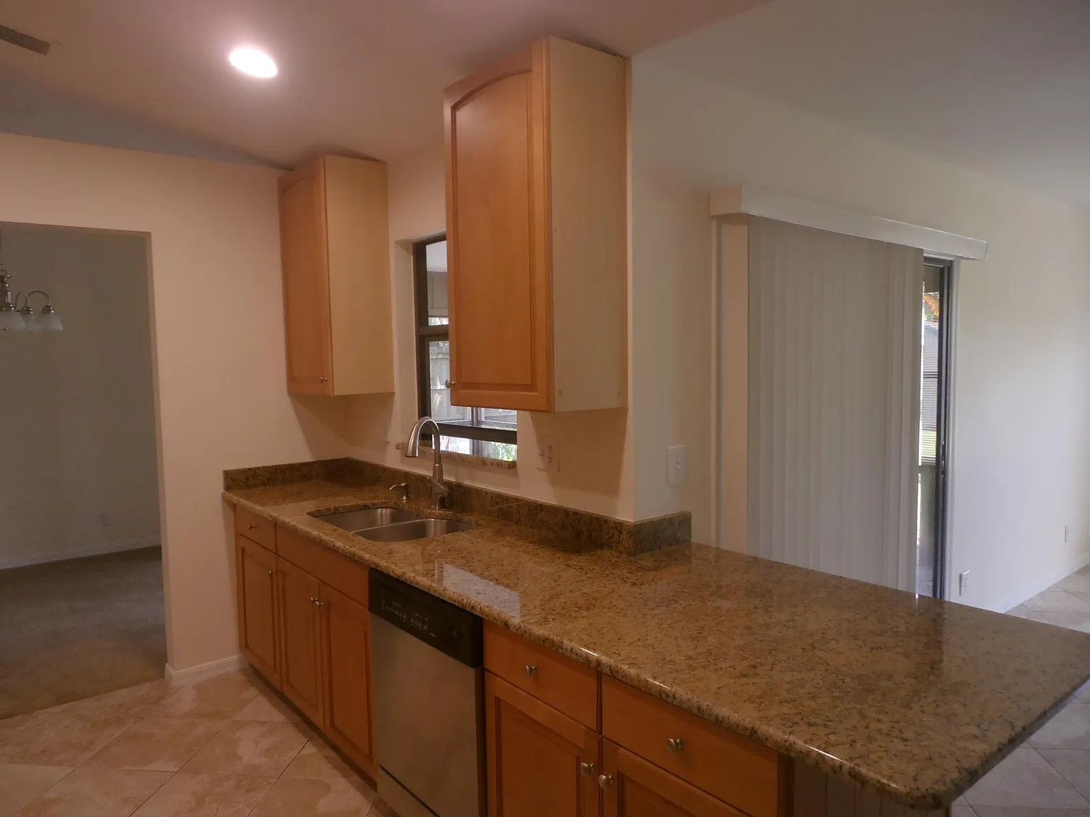 3 bed, 2.0 bath, 1597 sqft, $3,250 — Photo 3