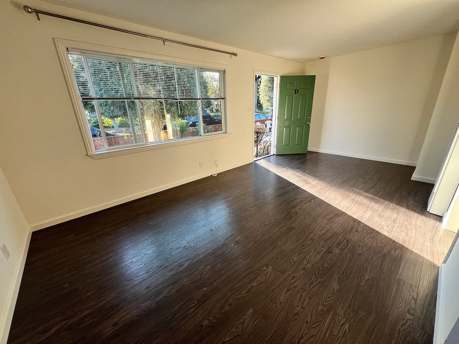 Studio, 400 sqft, $2,500 — Photo 3