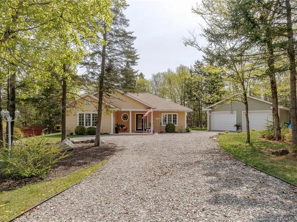412 Hampton Rd, Quispamsis, NB E2E 4V5