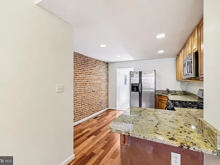 49 E Heath St — Photo 21