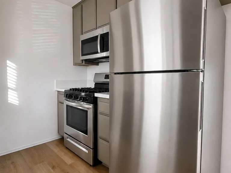 3750 Kelton Ave #101 — Photo 8