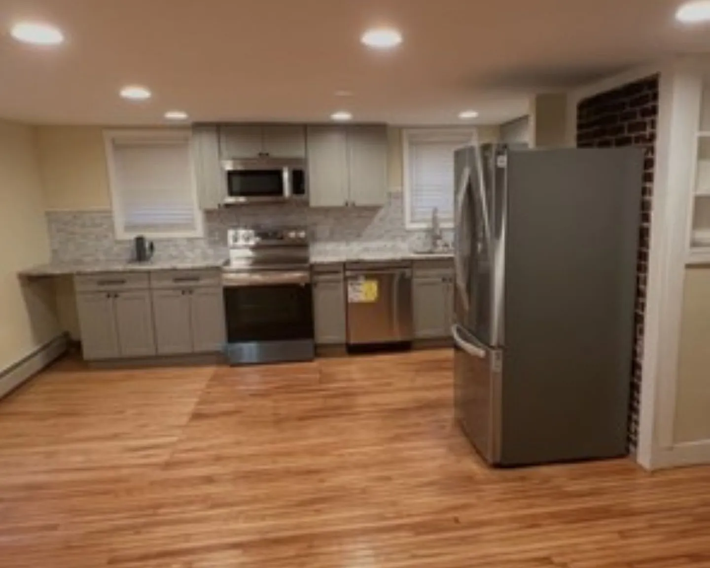 2 bed, 1000 sqft, $2,000 — Photo 4