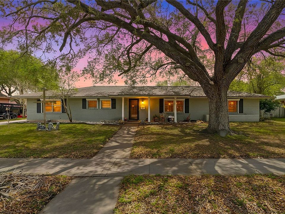 1st image of 517 Catalina Pl