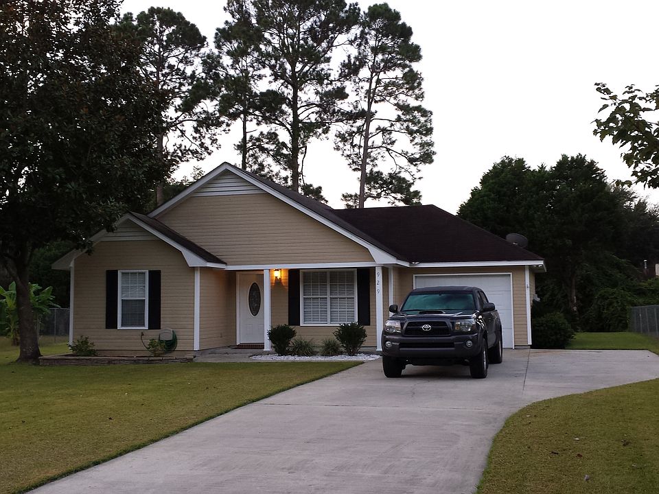 1st image of 929 Pine Cone Cir