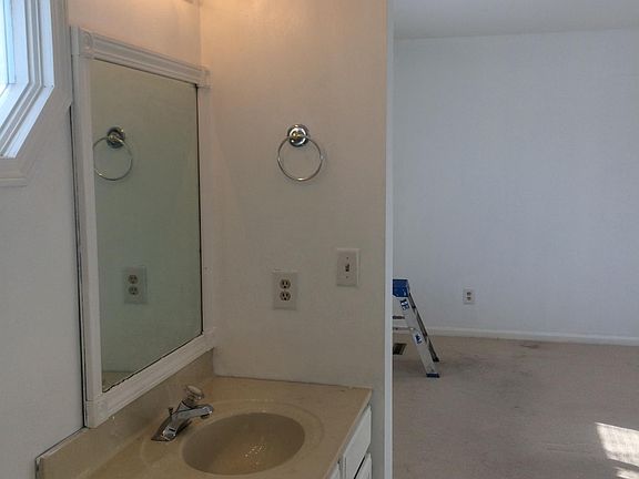 Wash basin outside main bedroom.