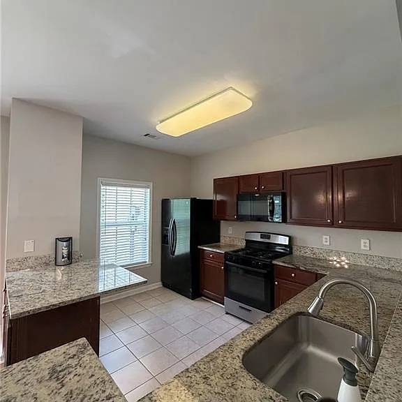 1059 Prestwyck Ct — Photo 4