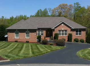 6377 Dwayne Starnes Dr, Hickory, NC 28602