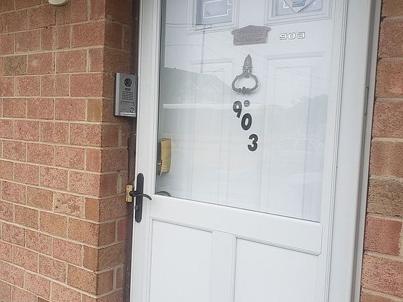 3rd image of 9-03 Plainview Ave #1