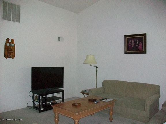 5th image of 878 Winchester Court #A