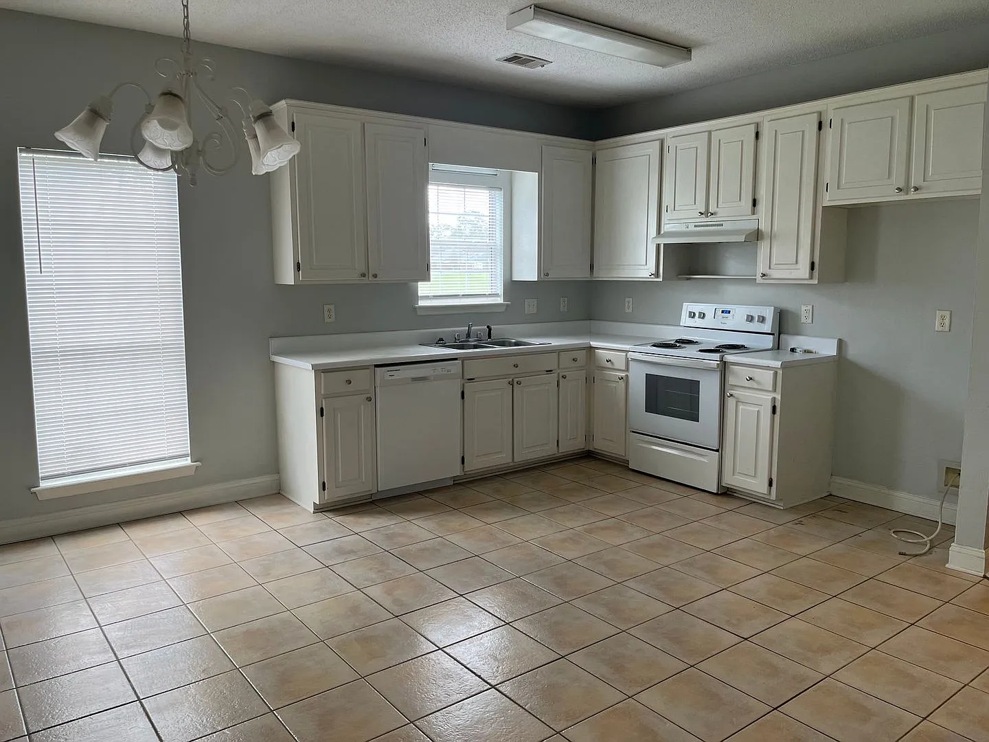 Mayfield Dr., 250 — Photo 4