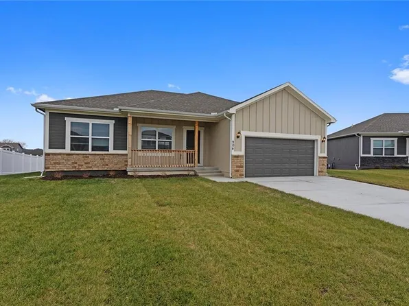706 Blazing Star Dr, Raymore, MO 64083