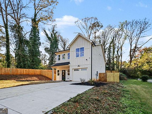 3rd image of 2127 Nichols Ln