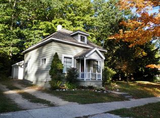 384 Spring Valley St, Beulah, MI 49617