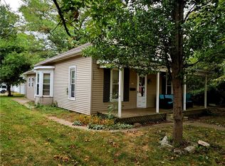 118 S Pine St, Nokomis, IL 62075