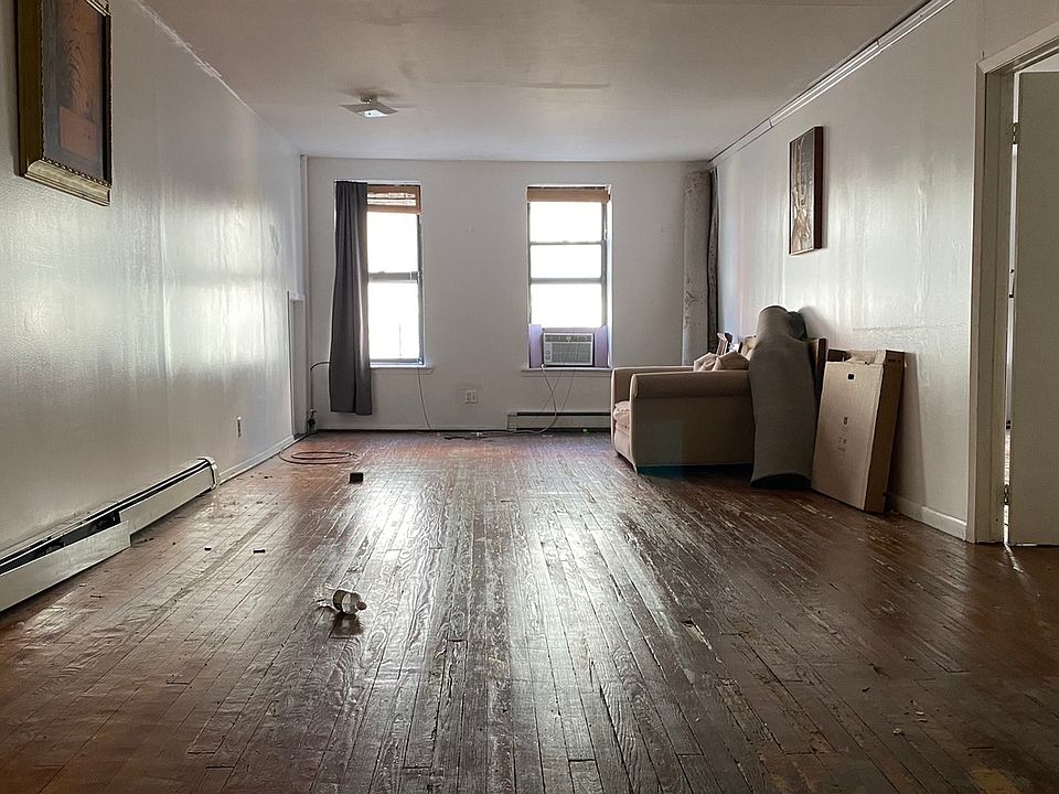 1st image of 13 Essex St APT 4