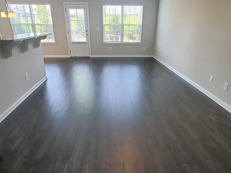 320 Kinsale Dr — Photo 3