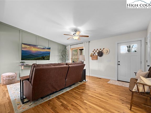 5th image of 327 Mountain Valley Drive