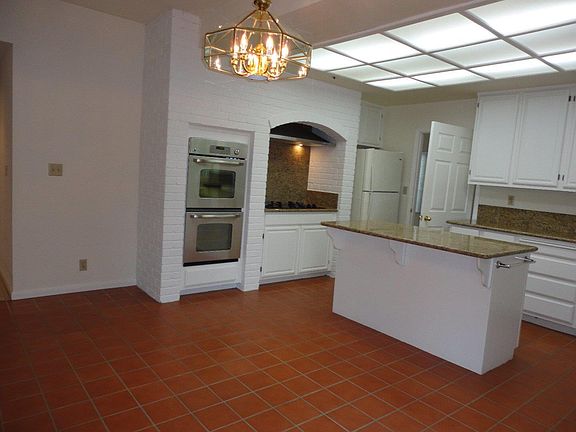 4th image of 709 Bahama Ln