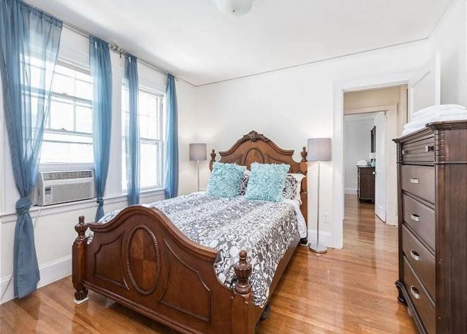 2 bed, 1.0 bath, $3,280 — Photo 3