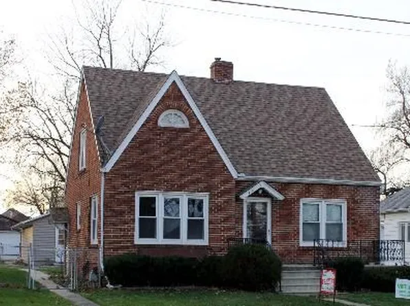 110 S 2nd Ave, Streator, IL 61364