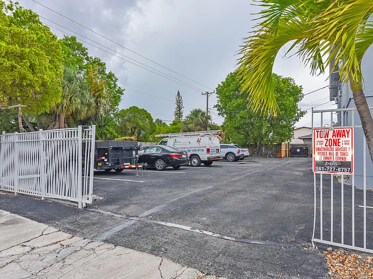 605 N Federal Hwy #7 — Photo 14