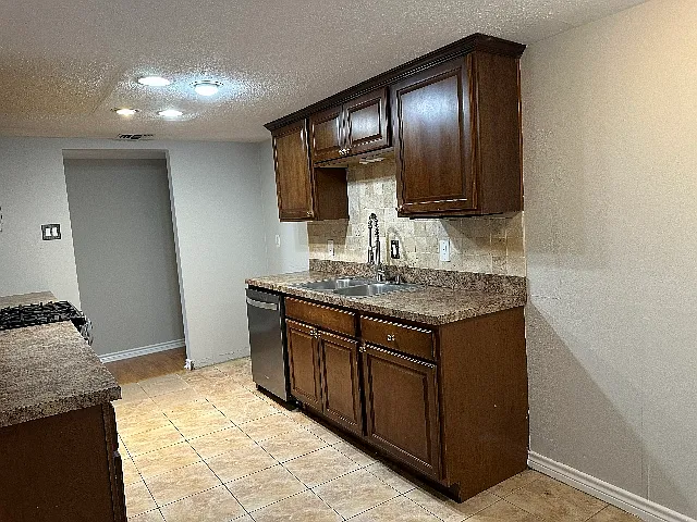 13854 Rolling Hills Ln — Photo 5