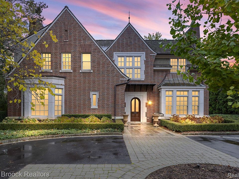 1st image of 200 Lake Park Dr